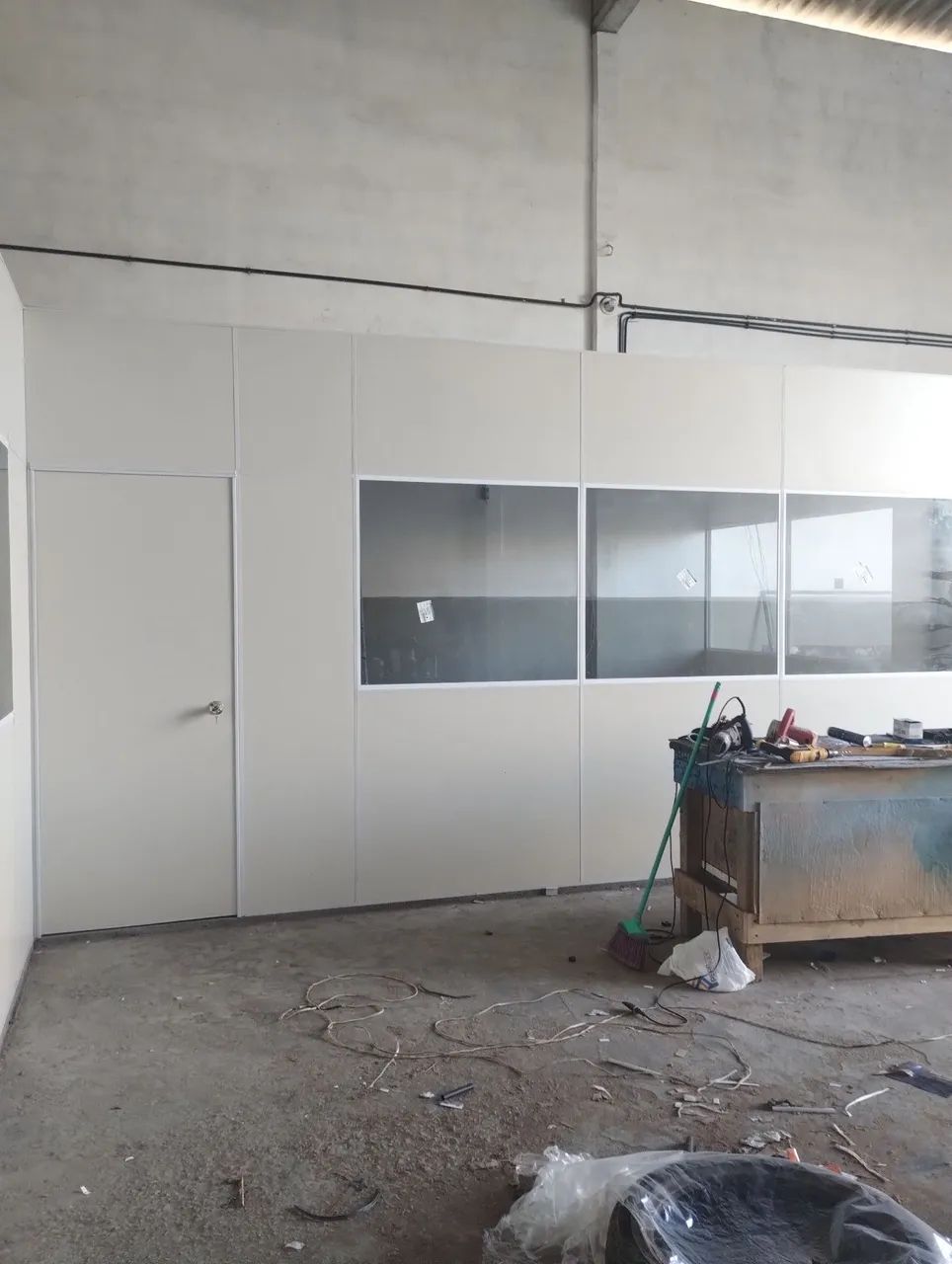 Sala Comercial com Divisórias e Janelas em Eucatex  - Foto 2