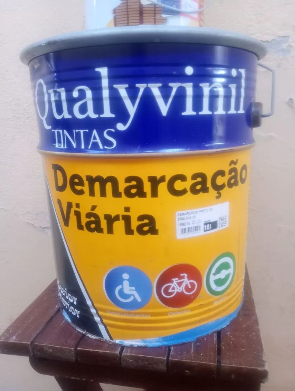 Tinta Viária na cor preta 