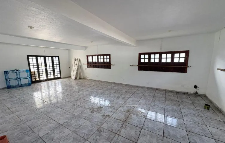 Aluga-se Casa - serve p/Creche, Escritorio geral, prefeitura, 8 salas, 335m2 - P. 10