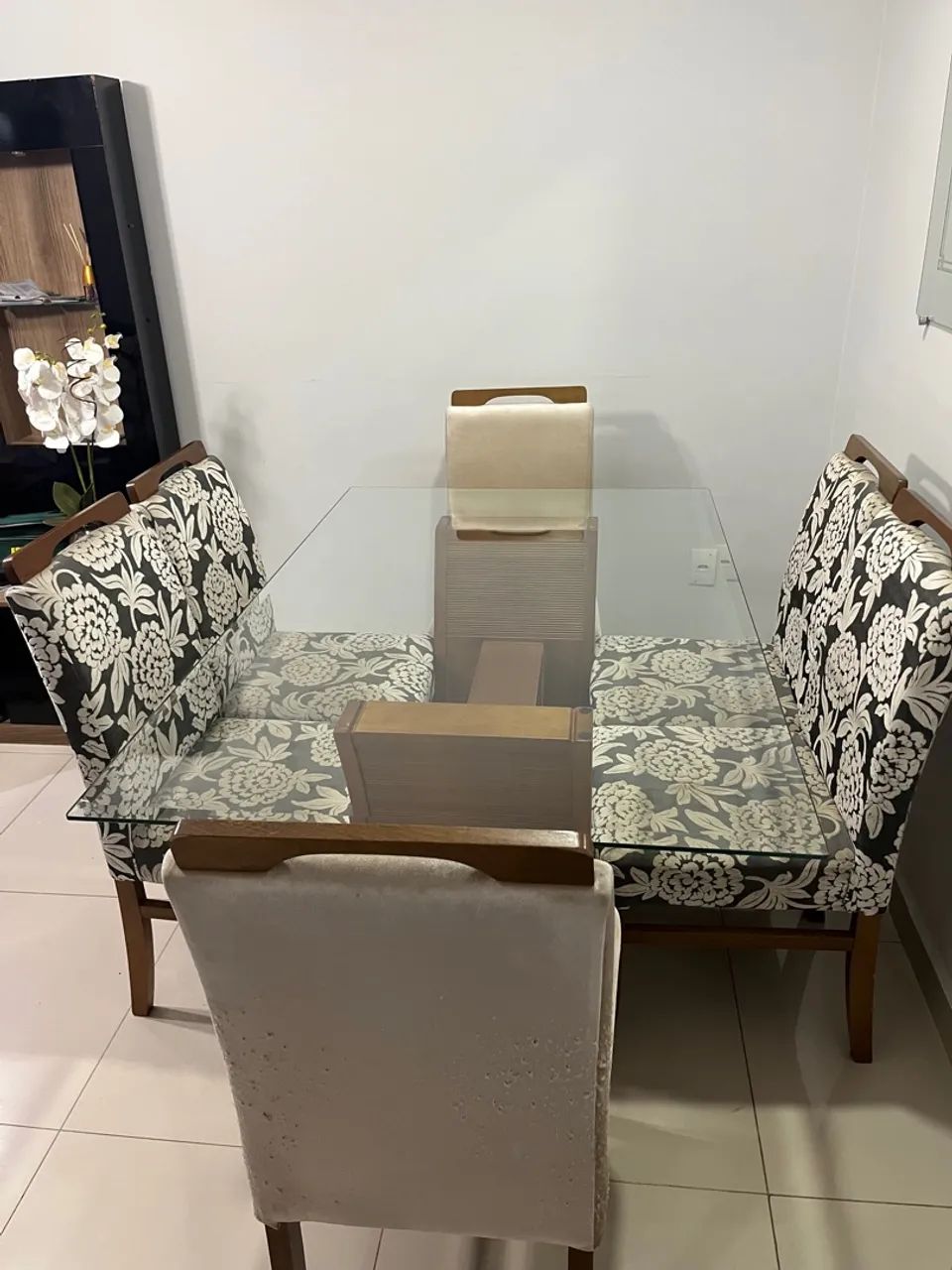Mesa de jantar com tampo de vidro - Foto 2