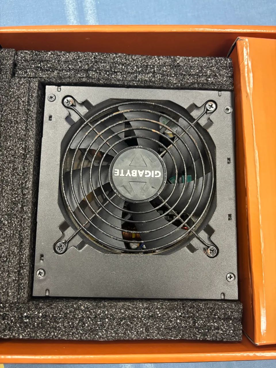 Fonte Gigabyte B700H Semi Modular, 80 Plus Bronze - Foto 3
