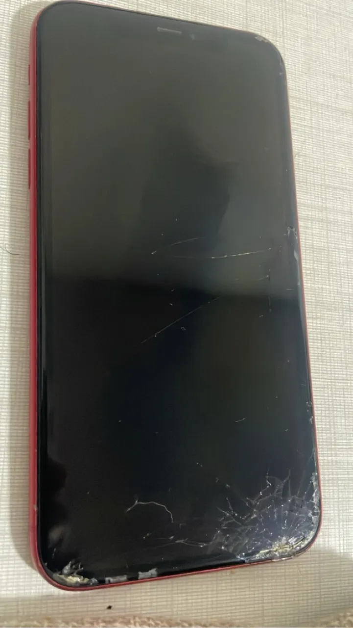 iPhone 11 red 