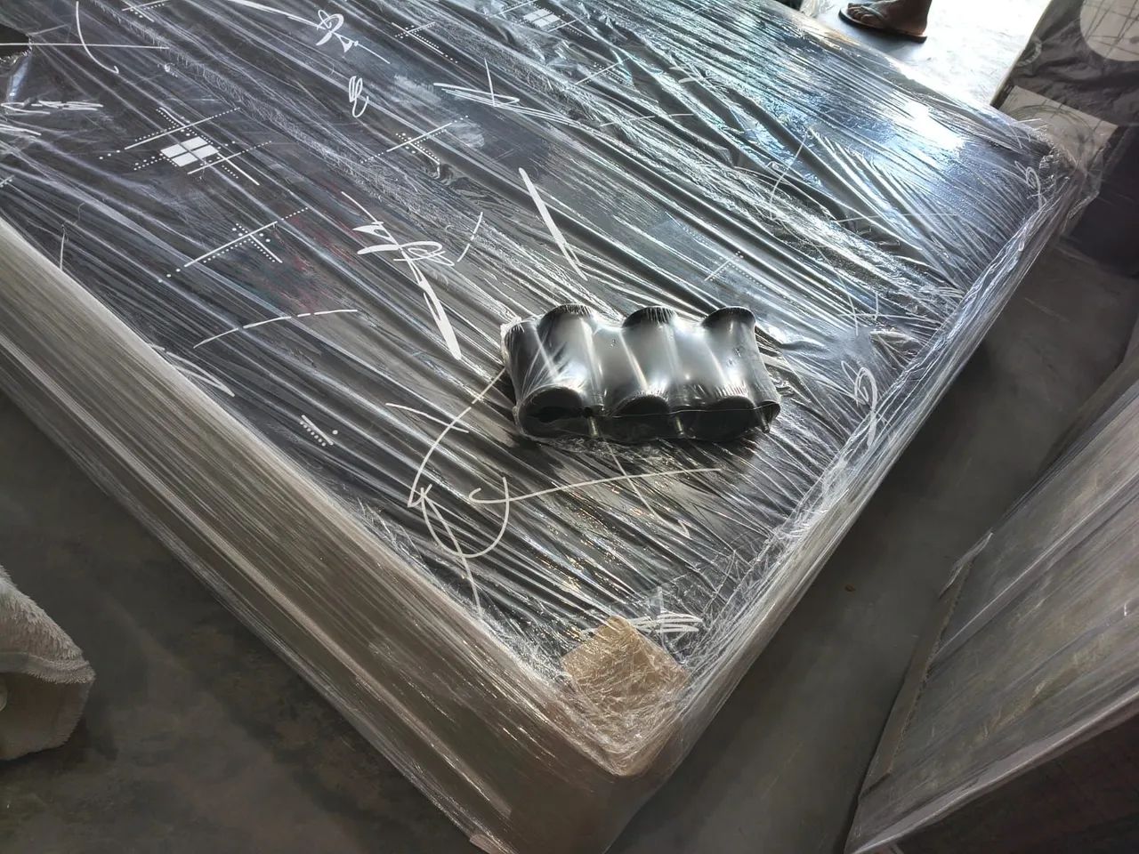 Cama Box Casal Espuma D28 + Travesseiro (ENTREGA GRÁTIS) - Foto 3