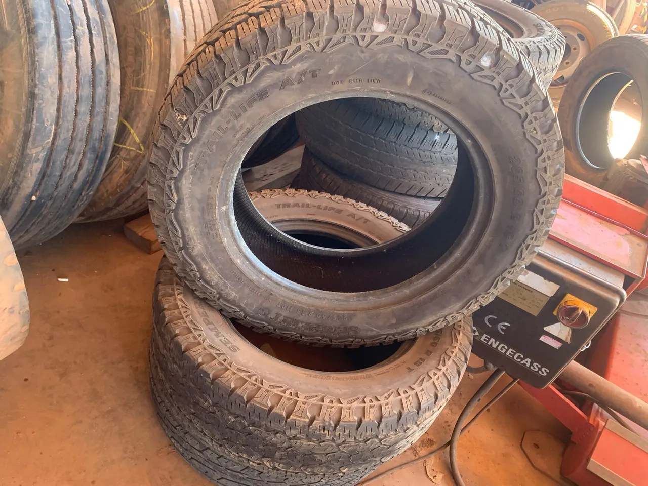 Pneus Trail-Life A/T Semperit 265/60 R18 (Novo quando não utilizado)