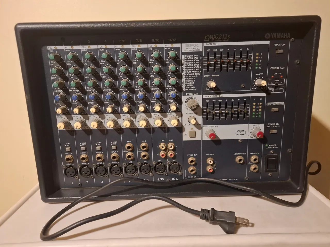Mesa Mixer Yamaha EMX 212S