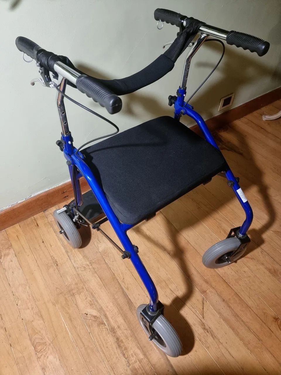 Andador com assento e freio, produto perfeito de excelente qualidade - Foto 3