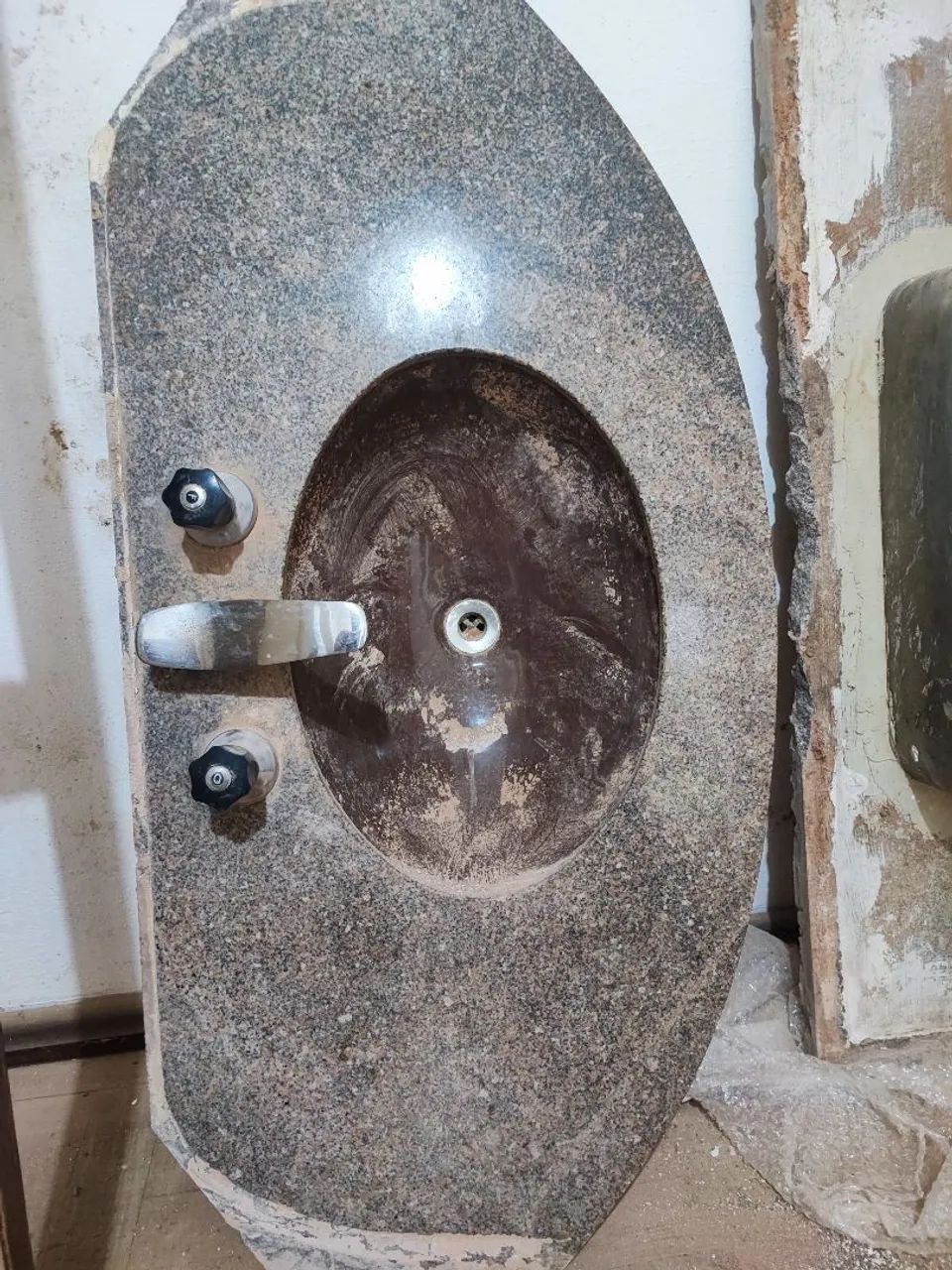 Bathroom sink64166897624833120