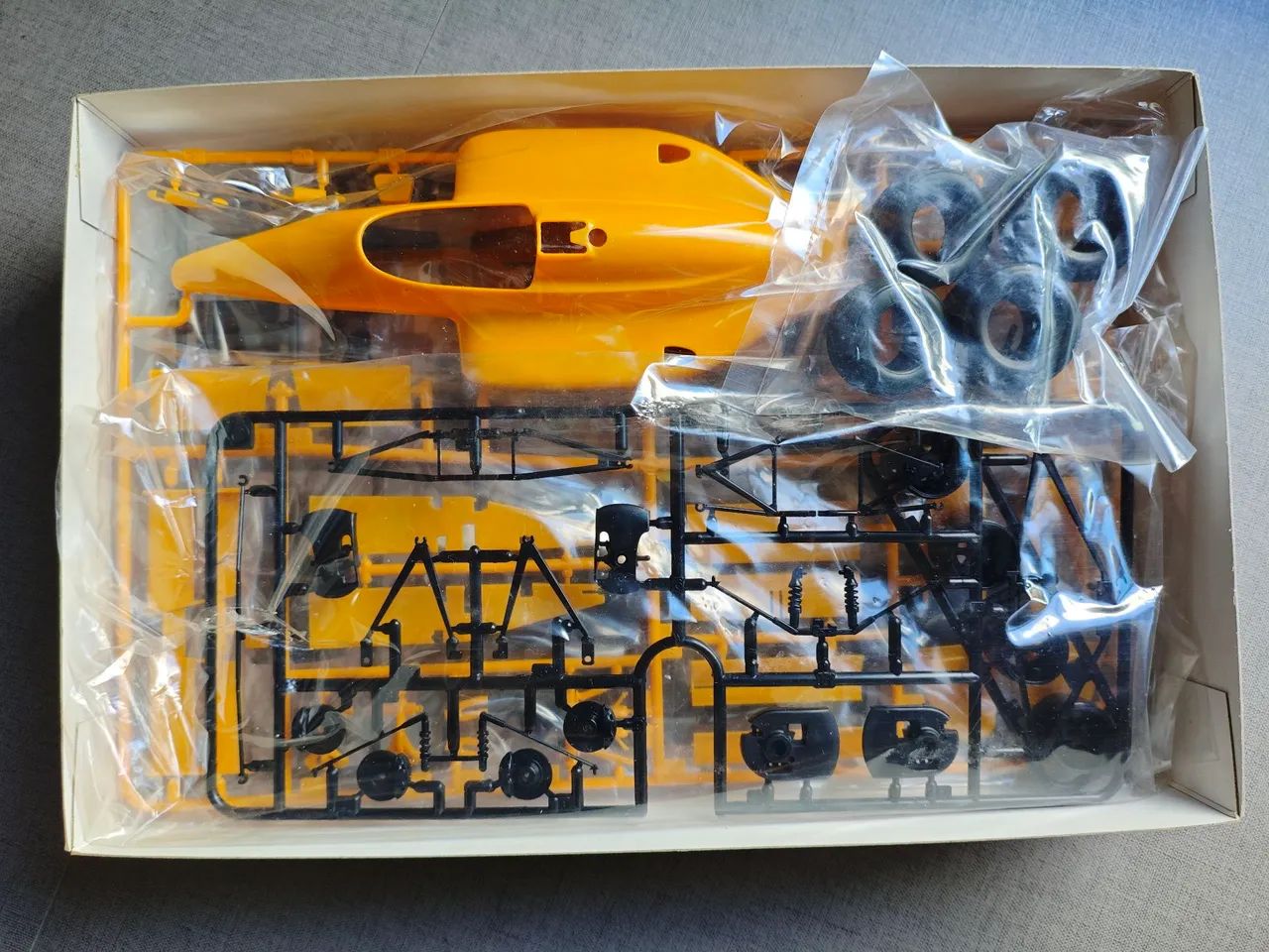 Kit de Plastimodelismo Tamiya Lotus 99T 1:20 - Ayrton Senna 1987