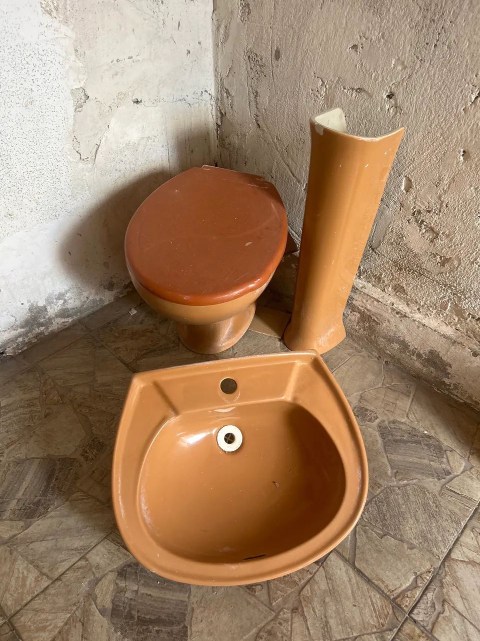 Vaso e pia de banheiro
