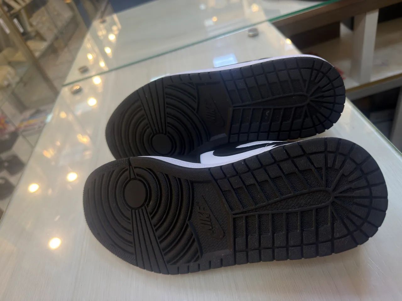 Tênis Nike Air Jordan 1 Low  - Foto 4
