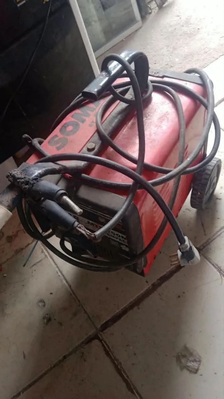 Máquina de solda soma compacta com rodinhas 