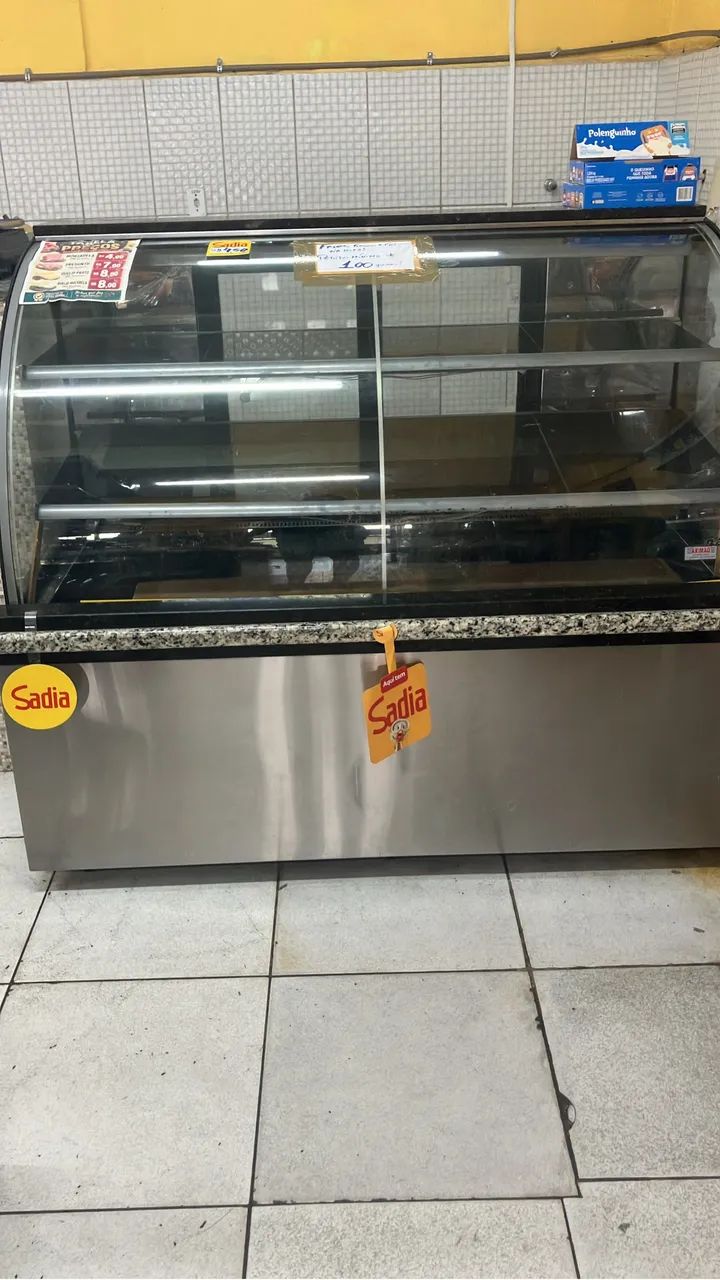 Balcão expositor 220v
