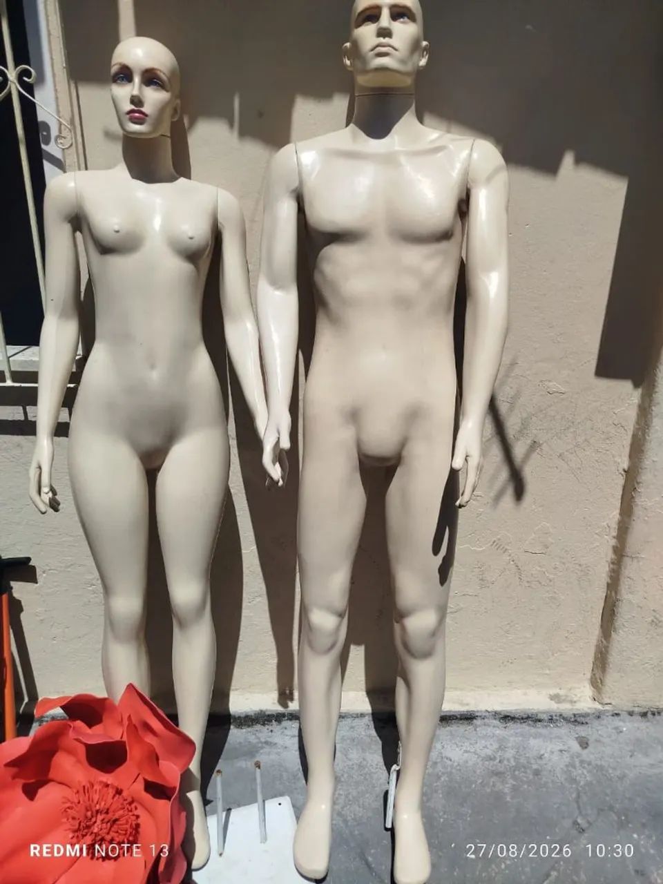 Vendo 2 manequins um masculino completo e outro feminino tel *05) - Foto 4