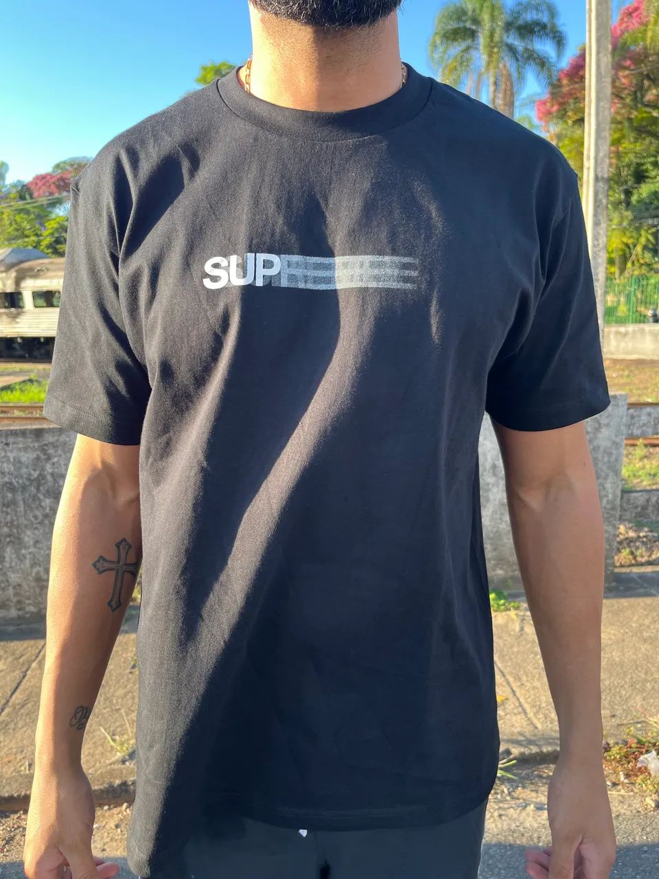 Camiseta Supreme Motion Logo Preta  - Foto 3