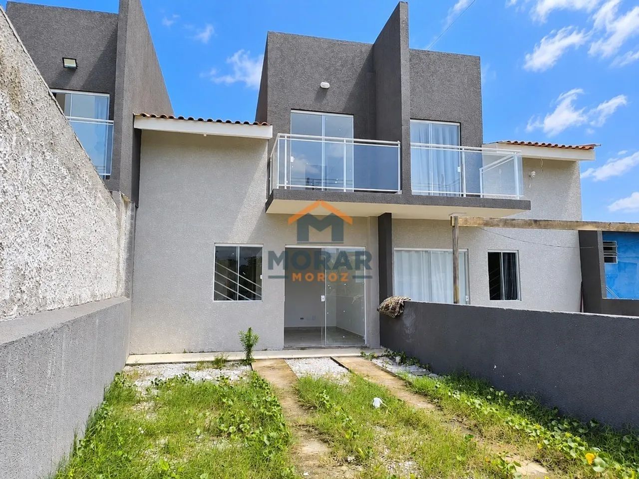 Sobrado Com 03 Quartos em Canoas