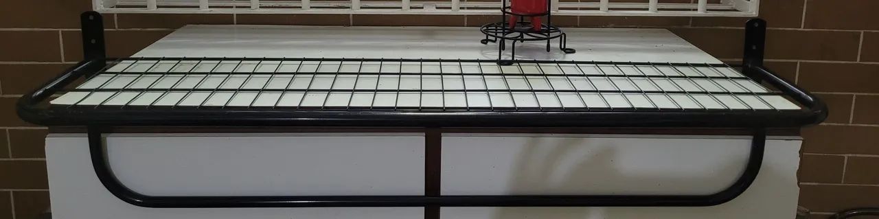arara de parede com prateleira 1,2m