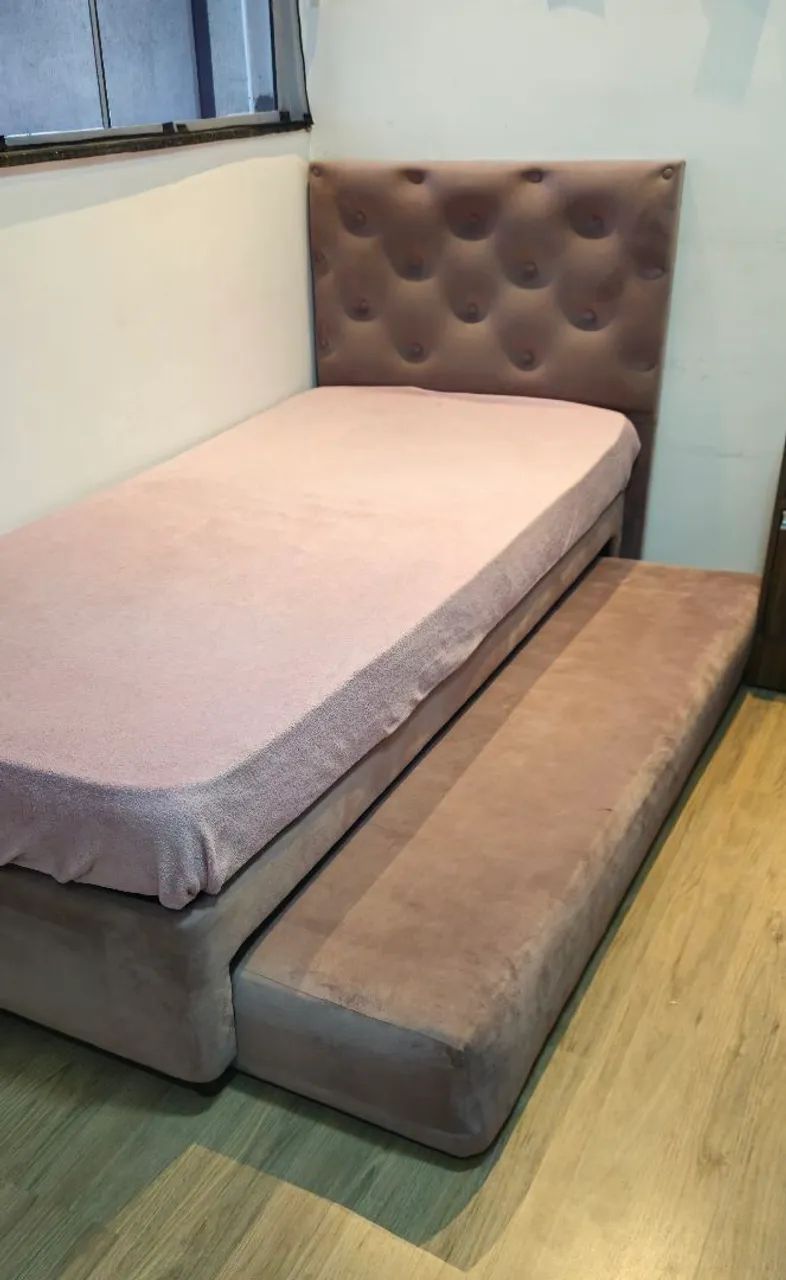 Bicama solteiro com cama auxiliar e cabeceira estofada 