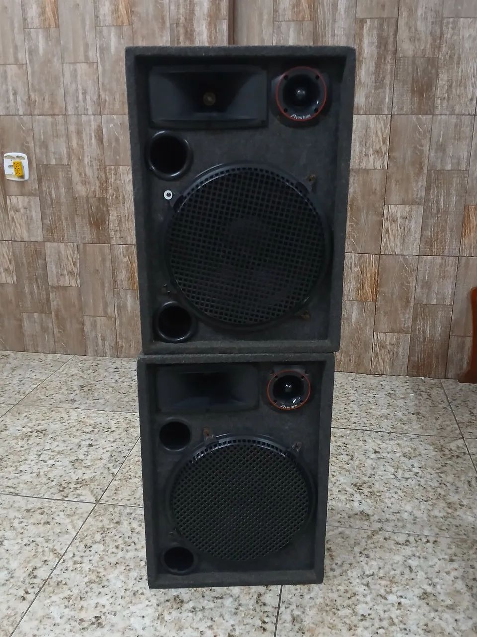 Caixas de Som com Pedestal