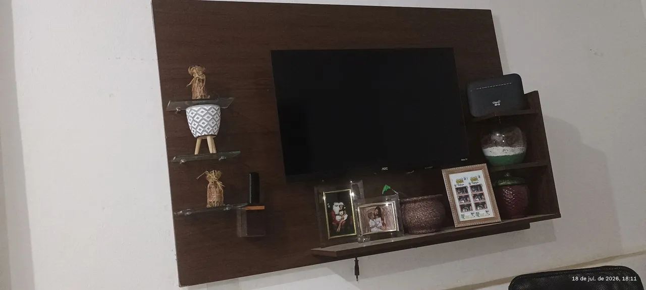Rack muito conservado pra televisão de 32 polegadas 