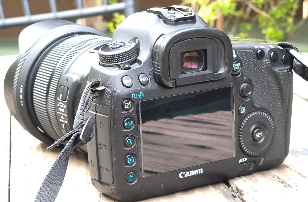 Canon 5D mark iii, Sigma f/2,8 24-70mm, Flash Godox V860 III
