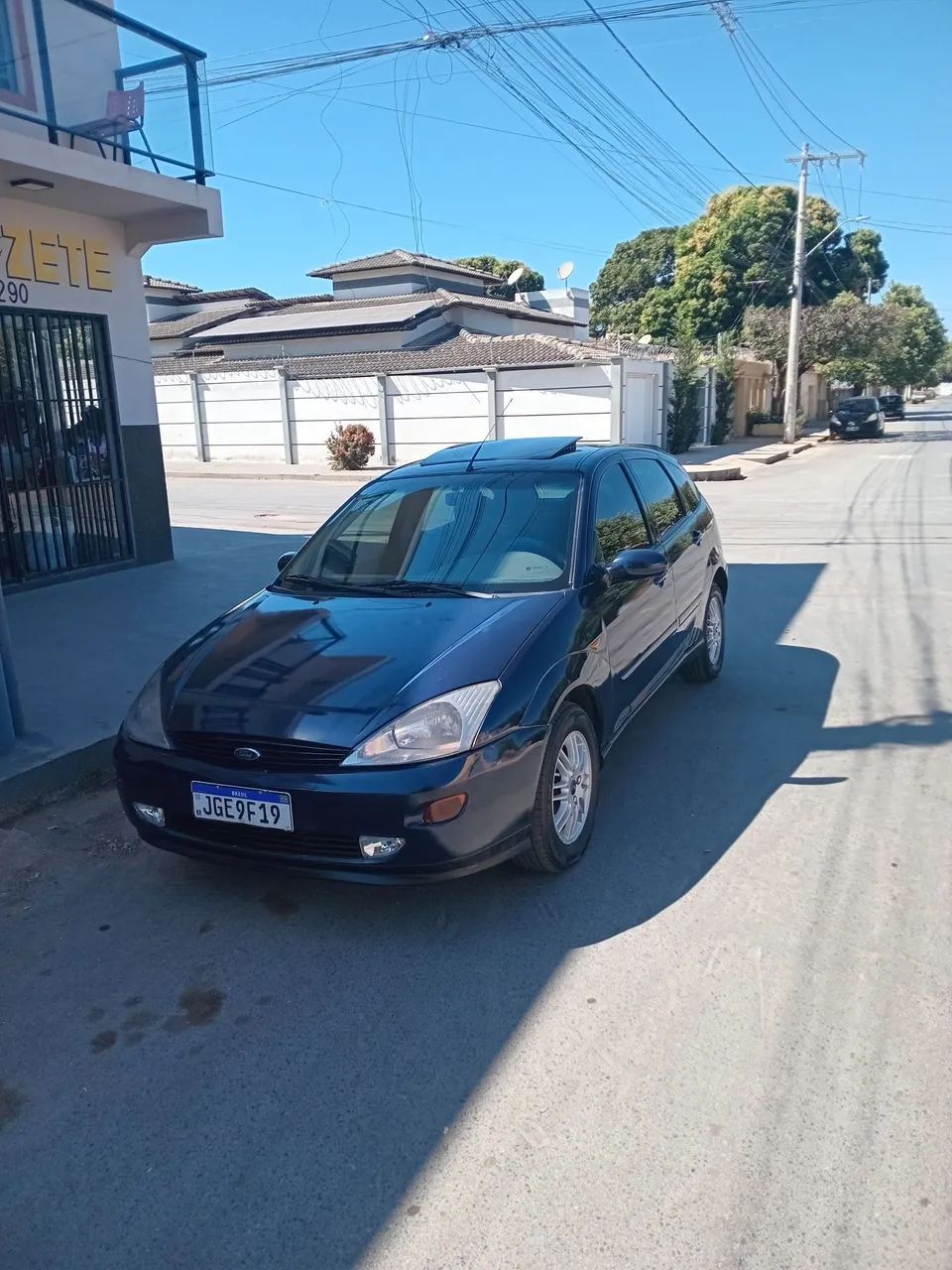 Ford Focus Focus 1.8 16V 5p 2001