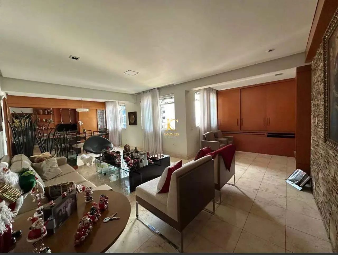 Apartamento de 200 m² no Centro de Divinópolis - 3 Quartos, 2 Suítes, 2 Vagas