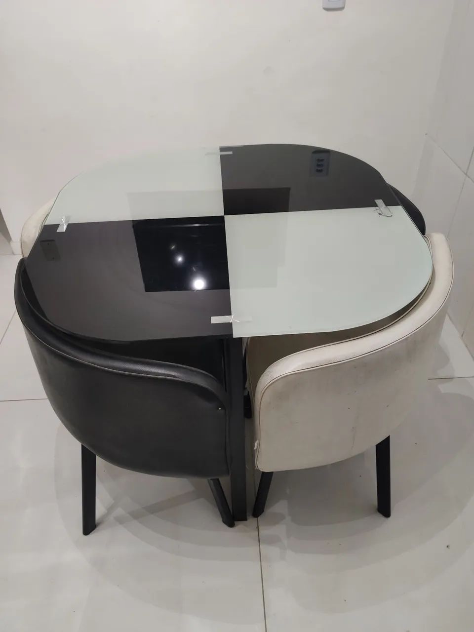 Mesa de Vidro Temperado Quadrada + 4 cadeiras  - Foto 2