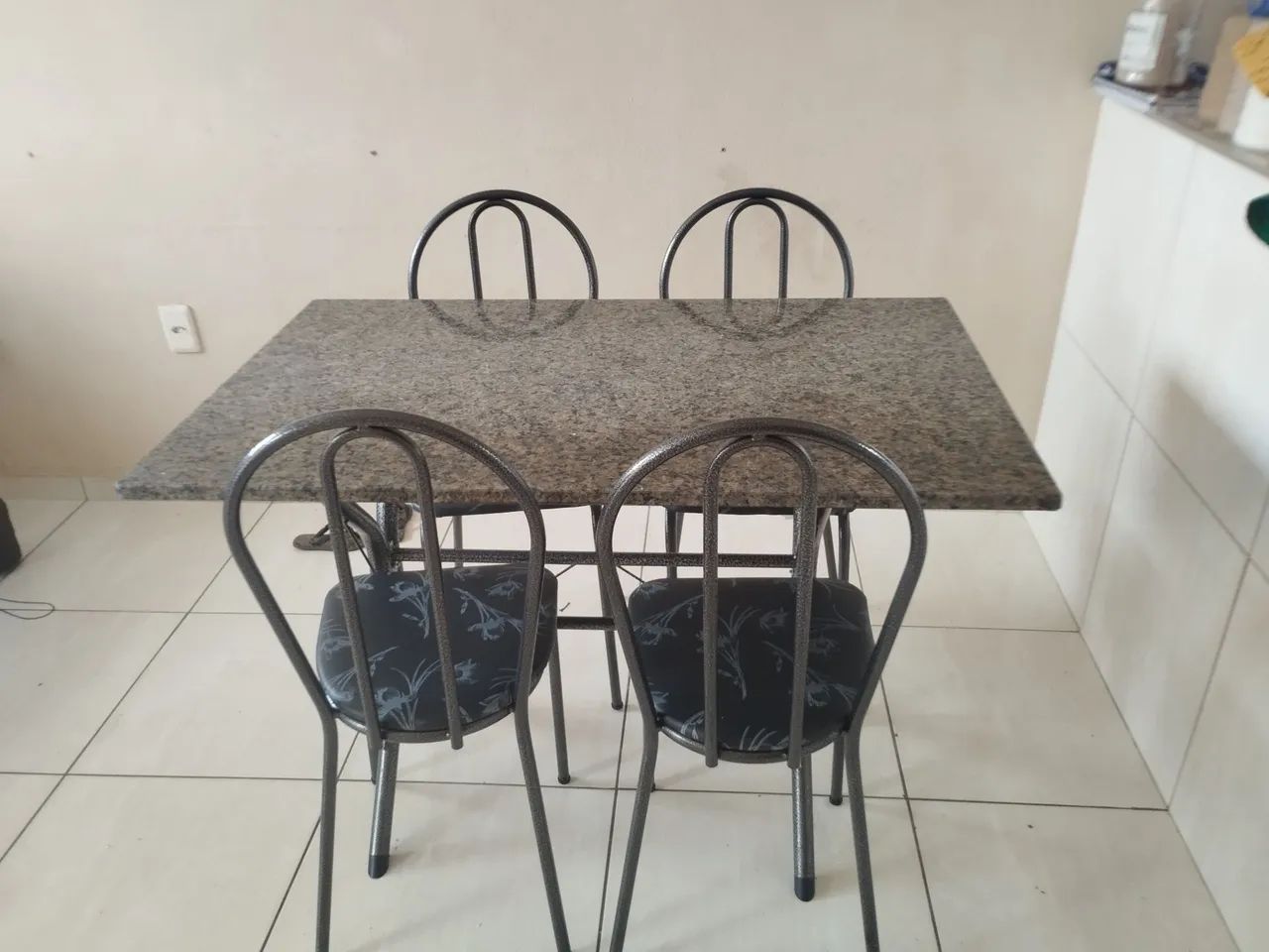 Vende-se mesa