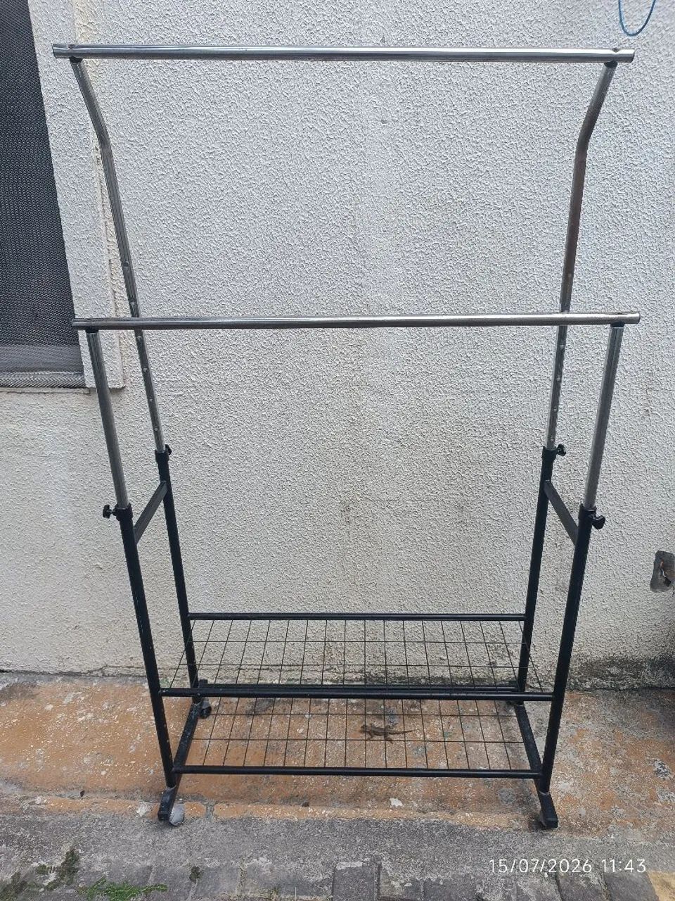 Arara para guardar roupas