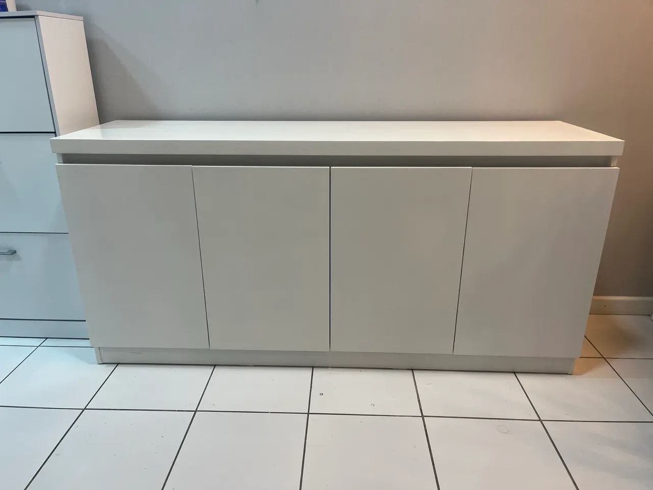 Buffet em perfeito estado branco