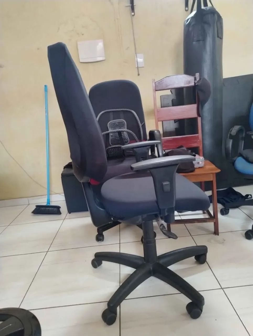 Cadeira de escritóriovermelha, tipo II, presidente com capa e suporte de coluna - Foto 4