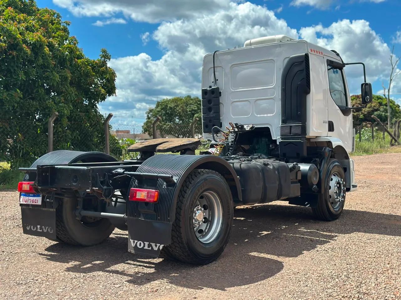 Volvo VM 330 4x2 2012 - Foto 2