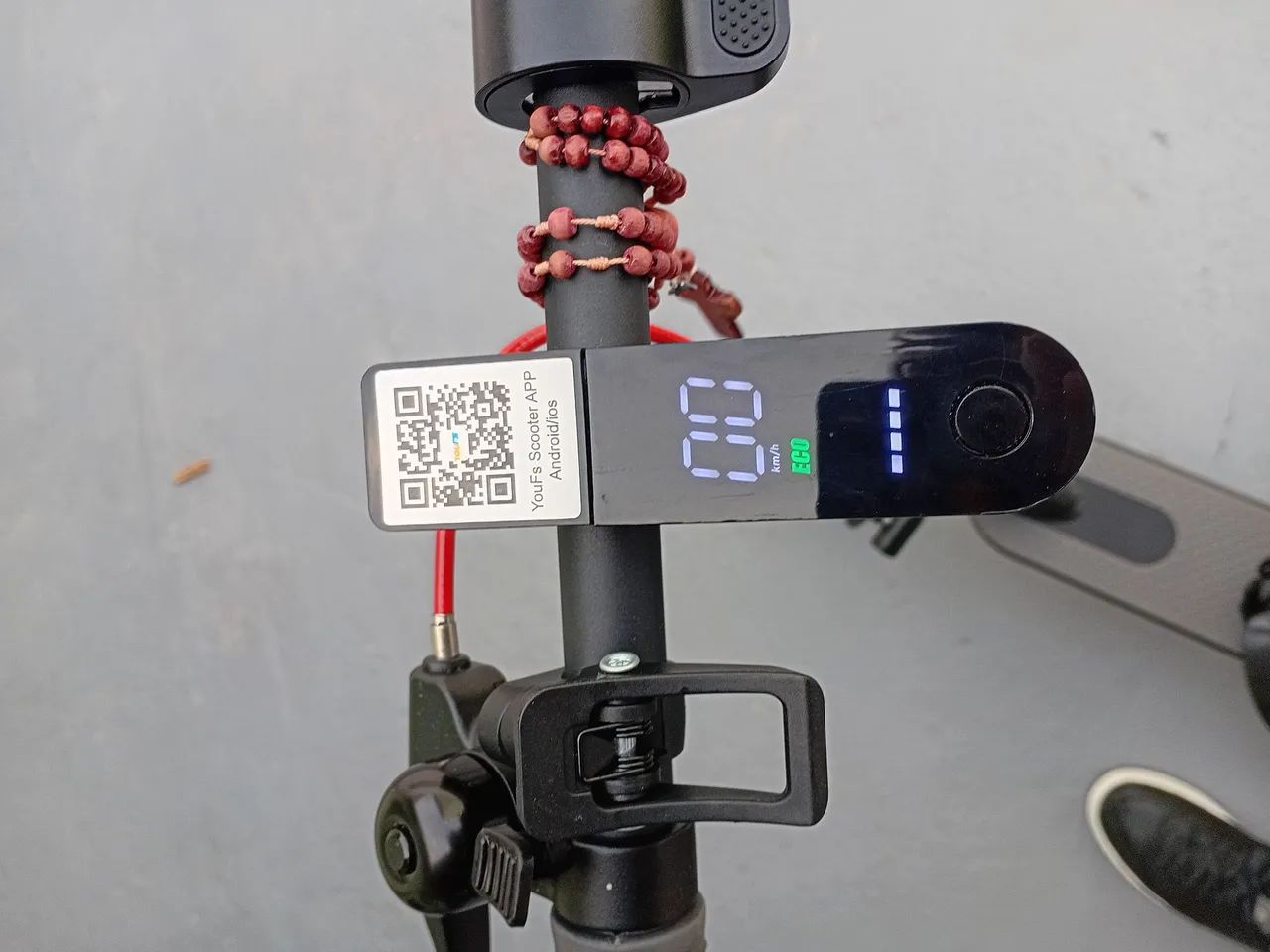 Patinete Elétrico 350W - Autonomia 28 km - Muito Conservado+ capacete Pro tork - Foto 5