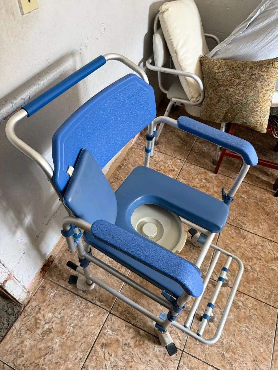 Cadeira de rodas banho - Foto 4