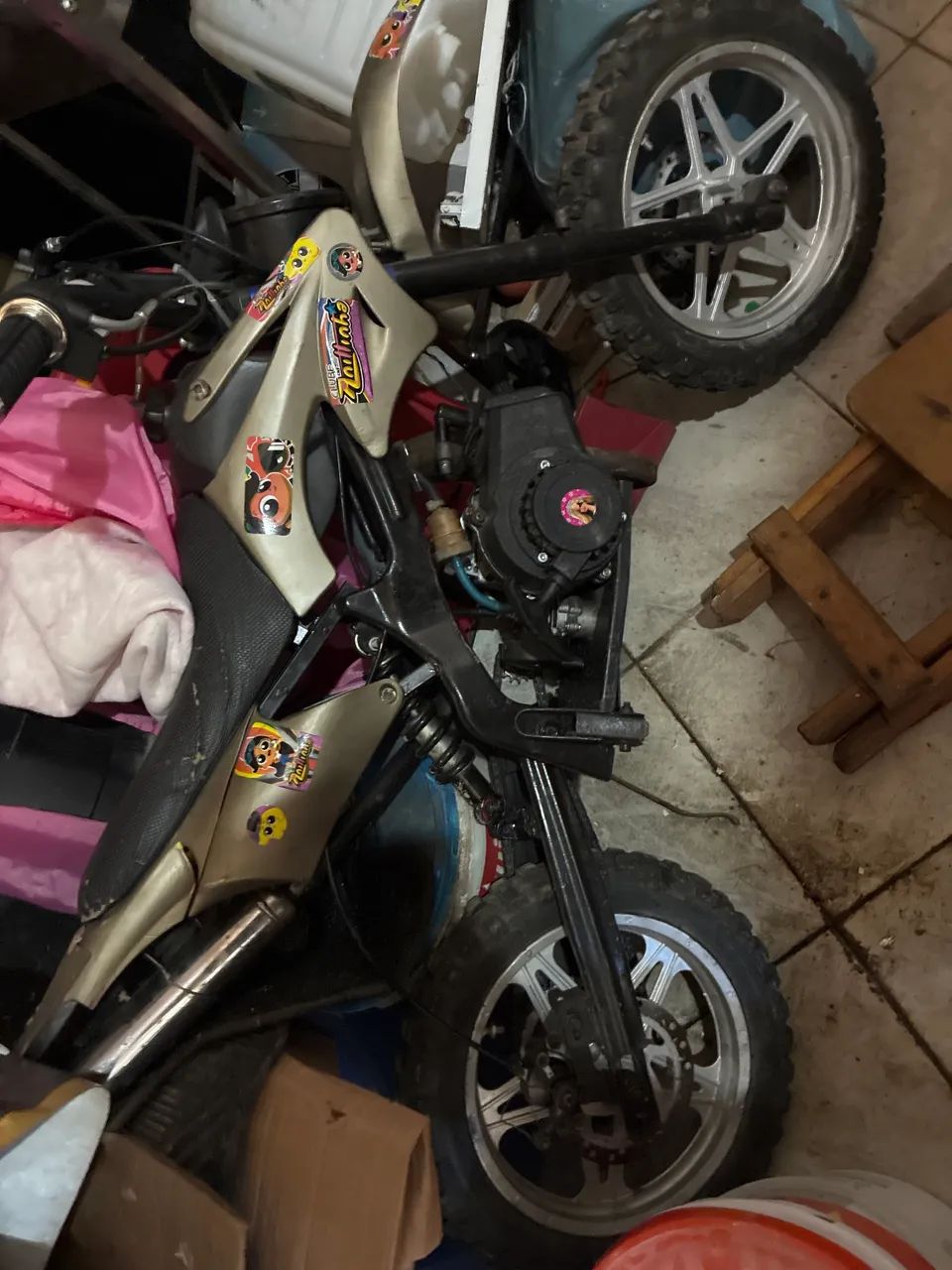 Vendo uma mini moto funcionando perfeitamente