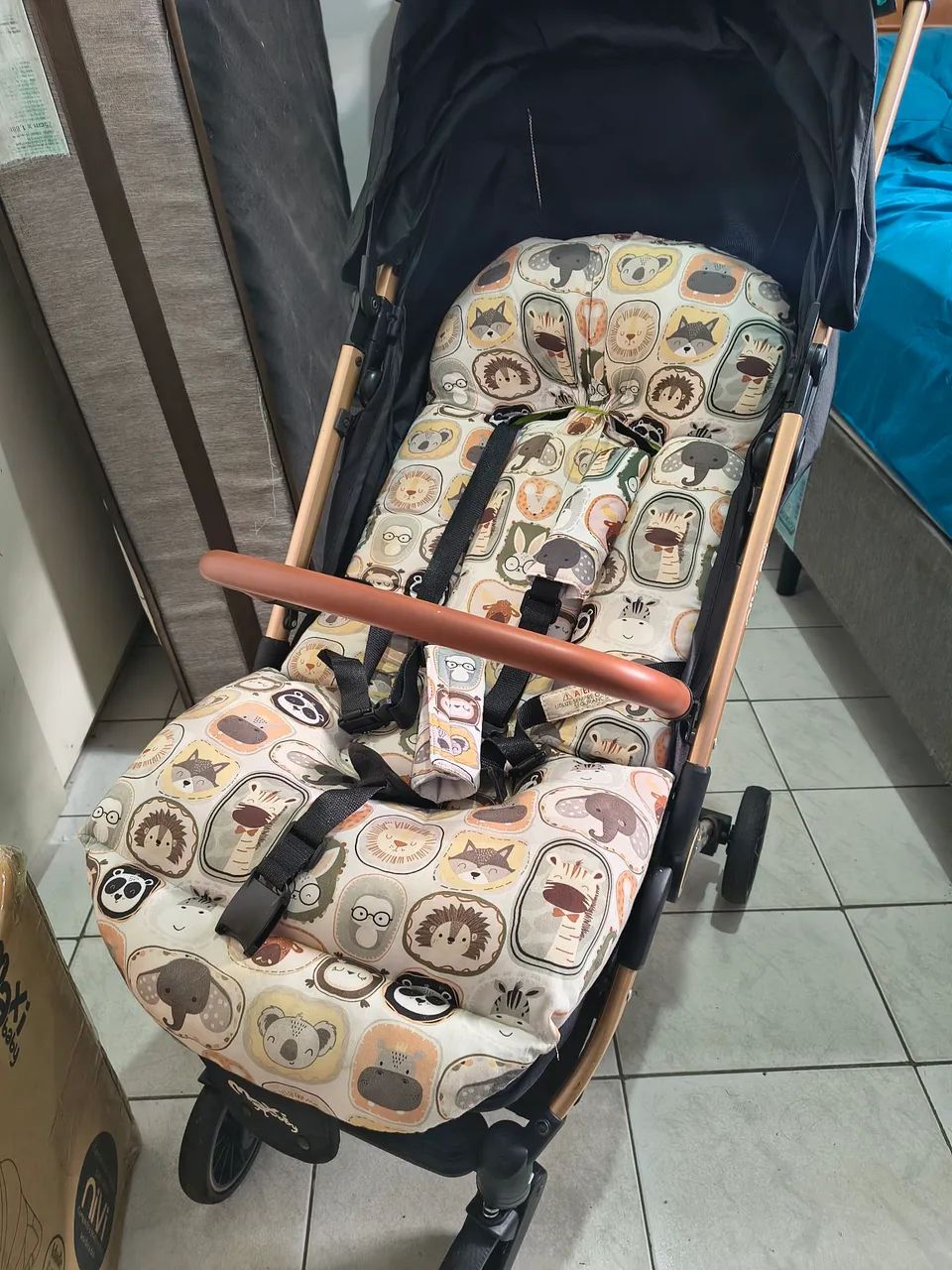Carrinho de bebê fácil de fechar e transportar  - Foto 2