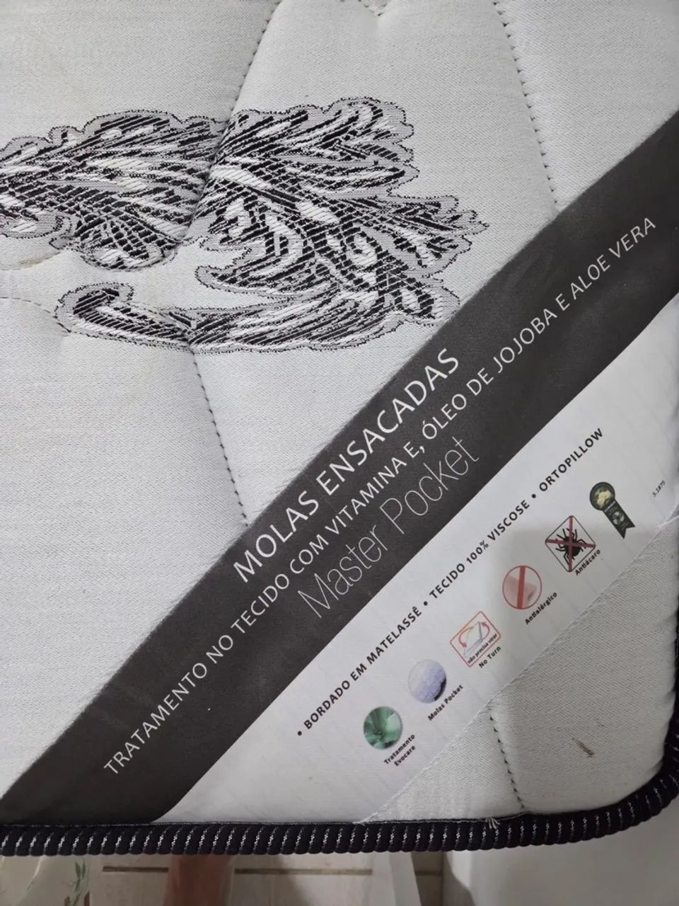 Vendo Box e colchão  Ortobom .