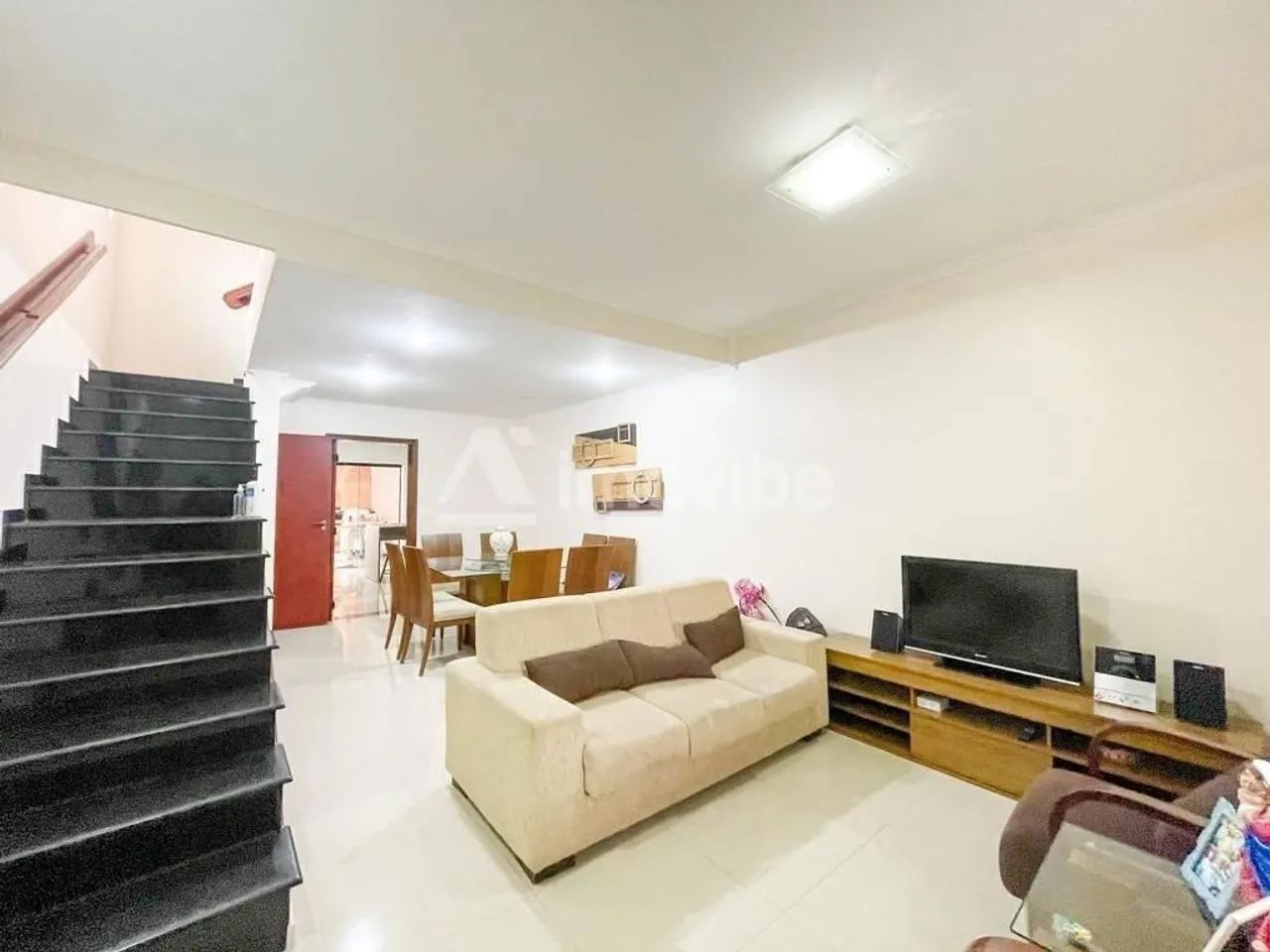 Sobrado à Venda 207,47m² de Construção | 03 Dormitórios, Suíte com Hidromassagem e Área Go - Foto 3