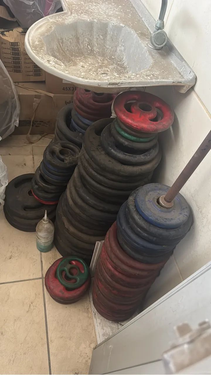 VENDO ESTEIRA, BICICLETA,ELÍPTICO, GRÁVITON E ANILHAS