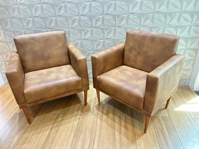 POLTRONAS A VENDA  NA COR CARAMELO