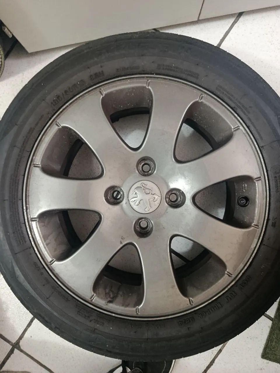 Rodas do Peugeot 307 aro 15 original grafite em ótimo estado de conservação sem soudas  - Foto 2