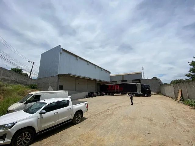 Galpão com 900m² e 1.200m² de pátio, 02 docas e escritório - Foto 4