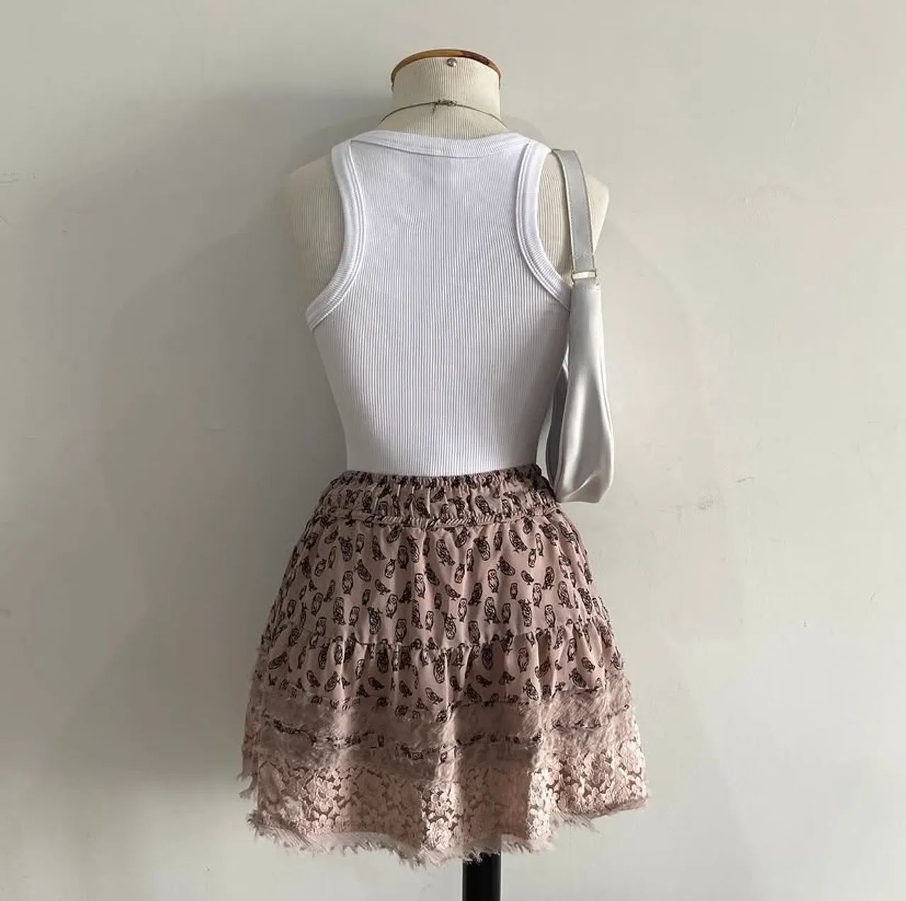 Saia rosa com detalhe em renda - Foto 5