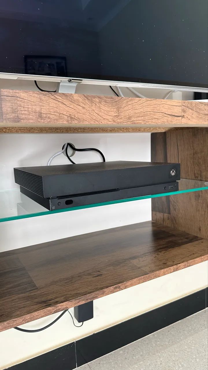 Xbox One X 4 CONTROLES 1Tb  - Foto 5