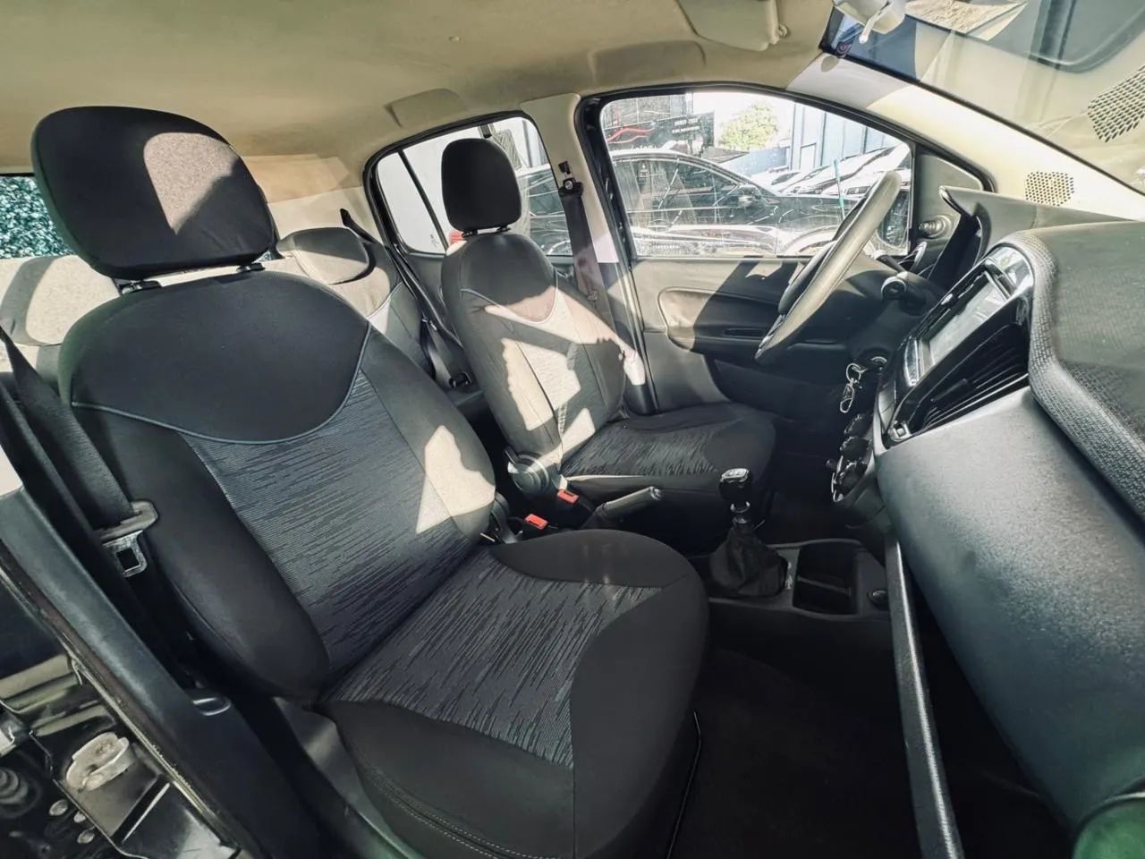 Fiat Uno 2018 - Foto 5