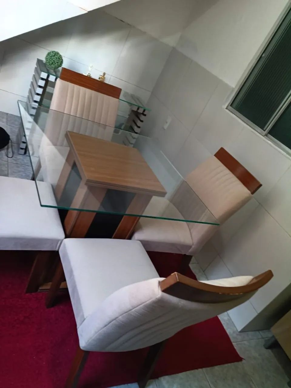 Mesa tampo de vidro e 4 cadeiras  - Foto 5