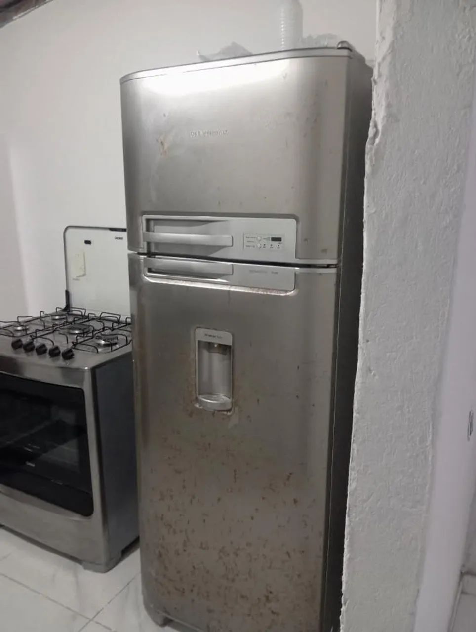 Vendo geladeira com defeito 