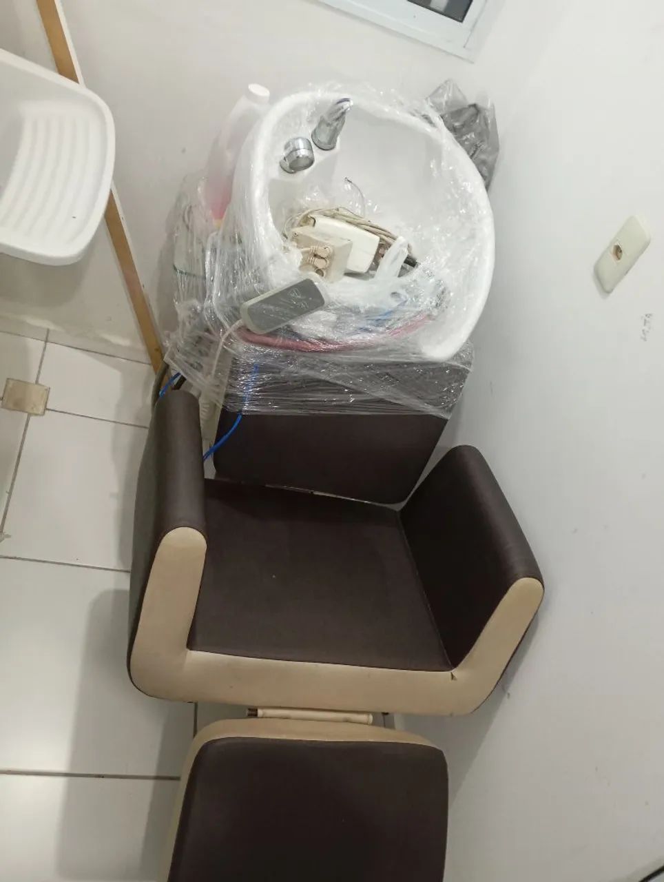 Cadeira e lavatório  - Foto 2