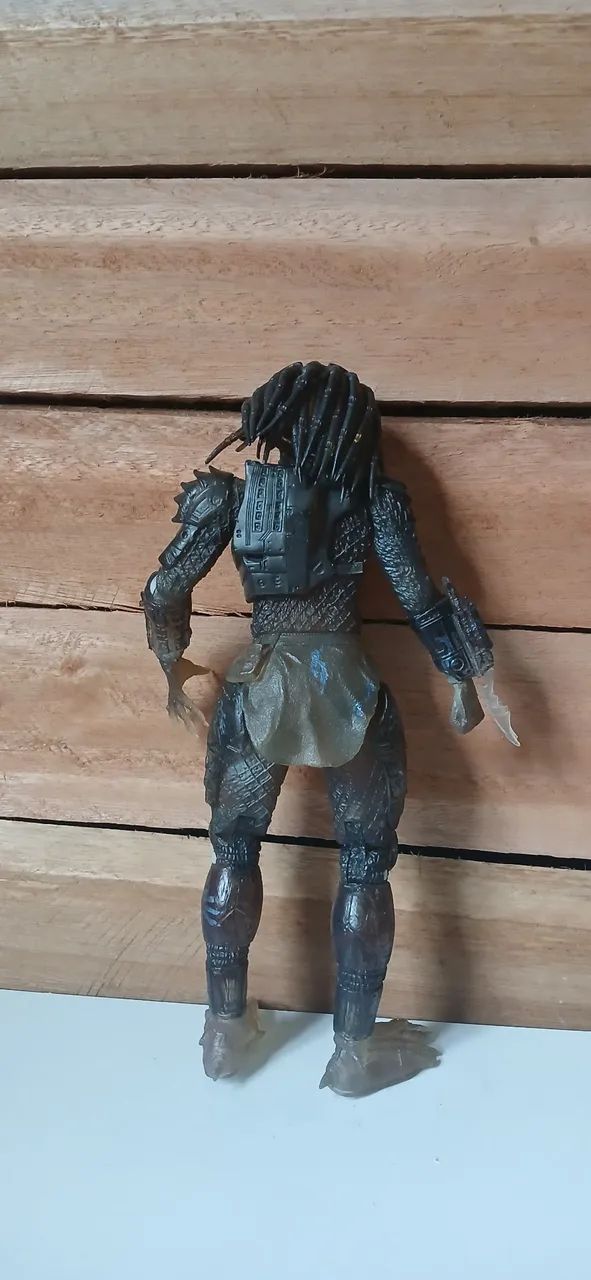 Boneco predador boar neca 18 cm - Foto 4
