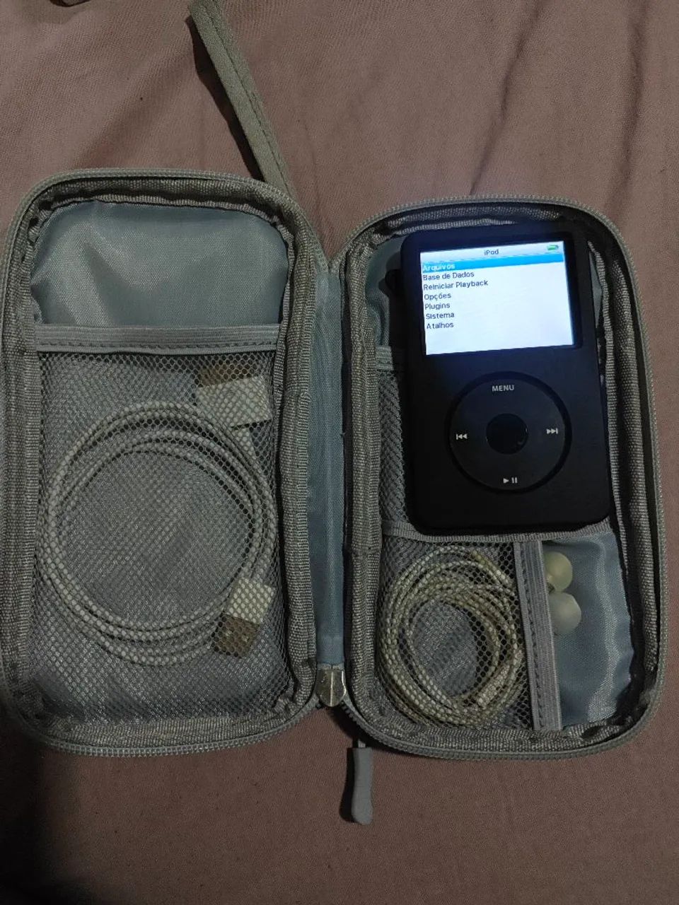 ipod video 5.5th generation 30Gb + acessórios - Aparelhos de Som